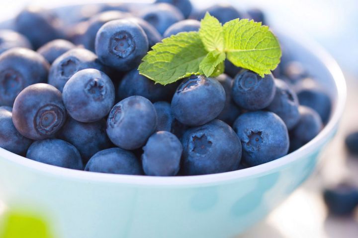 Blueberries-in-a-bowl