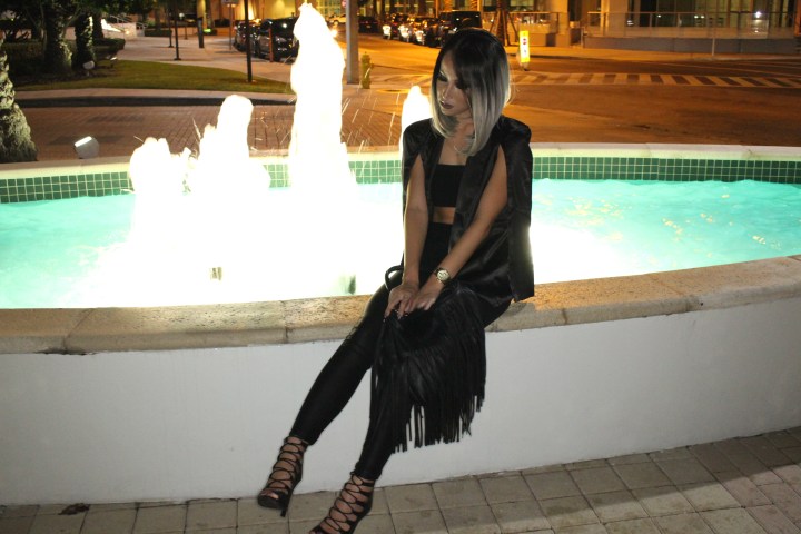 02-lisa-opie-gray-ombre-bob-fashion-style-lady-code-blog-photo-lisa-opie-lisaopie-LISA-L-OPIE-PHOTO-fountain